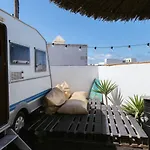 Glamping Caravan Lanzarote 豪华帐篷