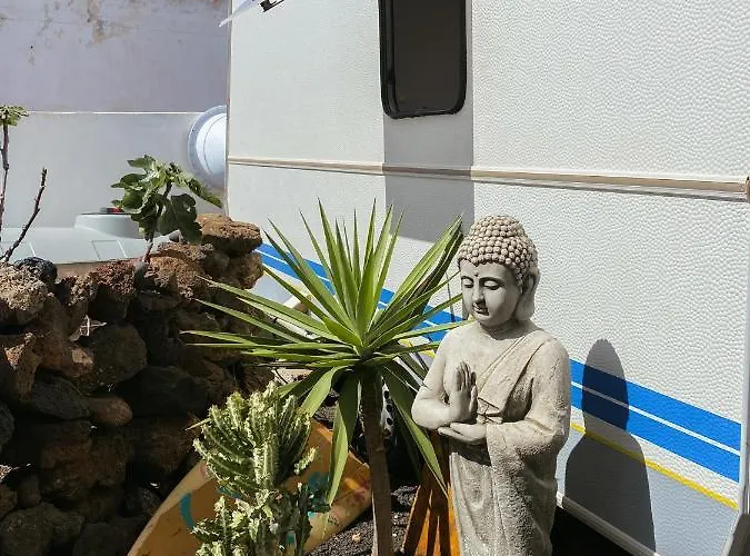 Glamping Caravan Lanzarote * تيناجون