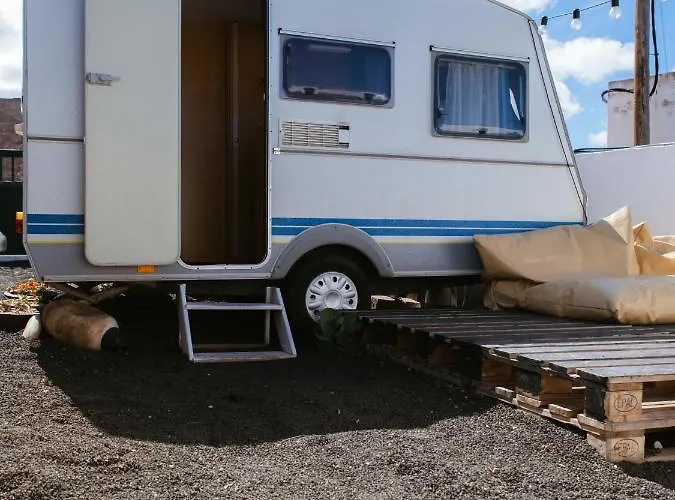 Glamping Caravan Lanzarote خيمة فخمة *